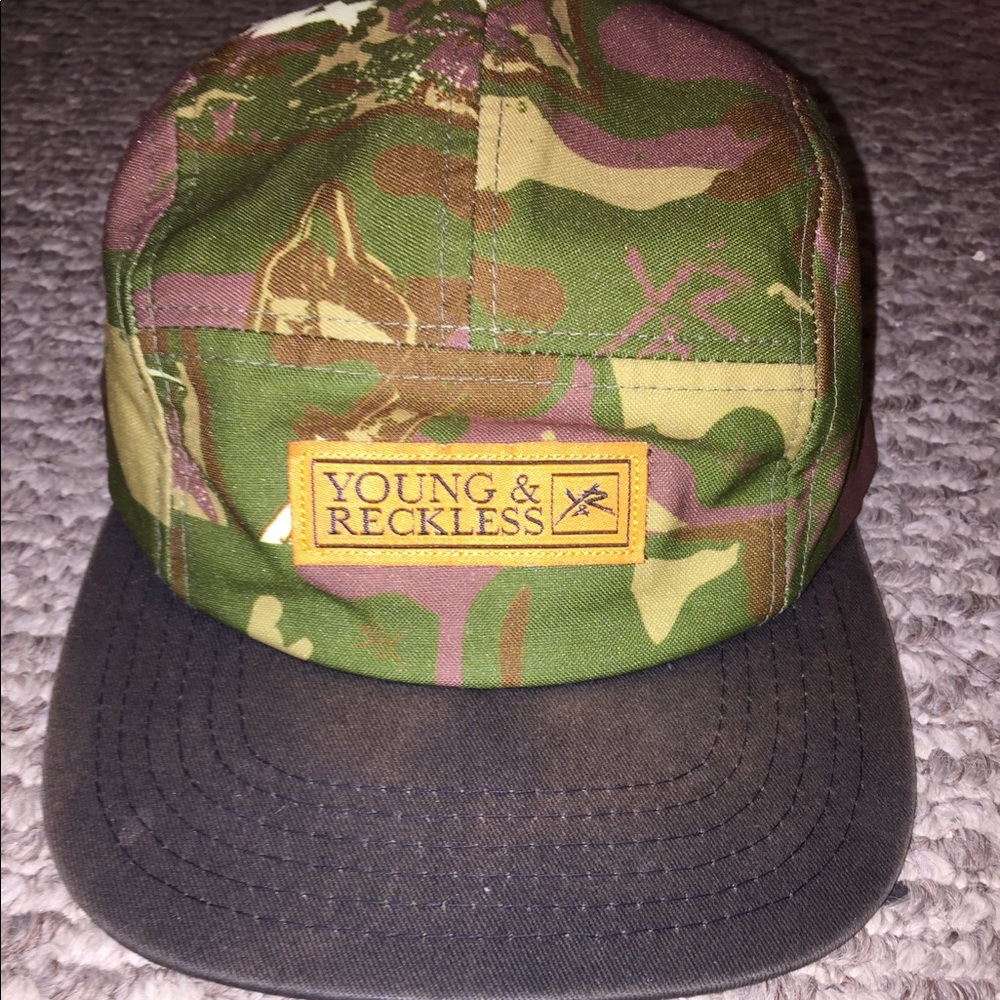 Y&R camo camper SnapBack